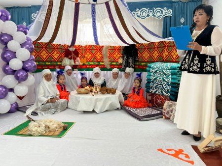 "Әжелер ертегілеріне саяхат" атты танымдық сағаты